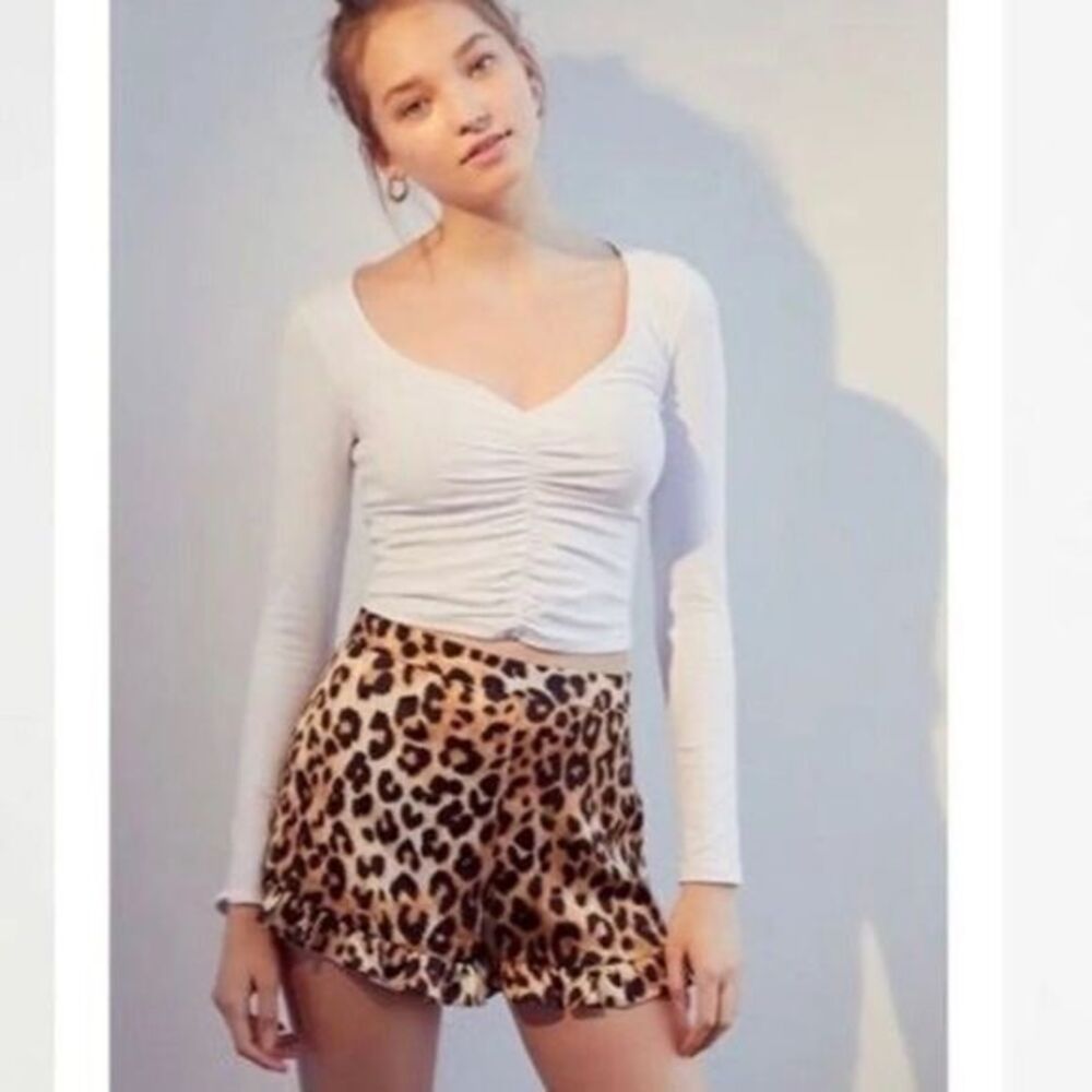 Urban‎ outfitters high waist leopard print ruffle hem shorts small